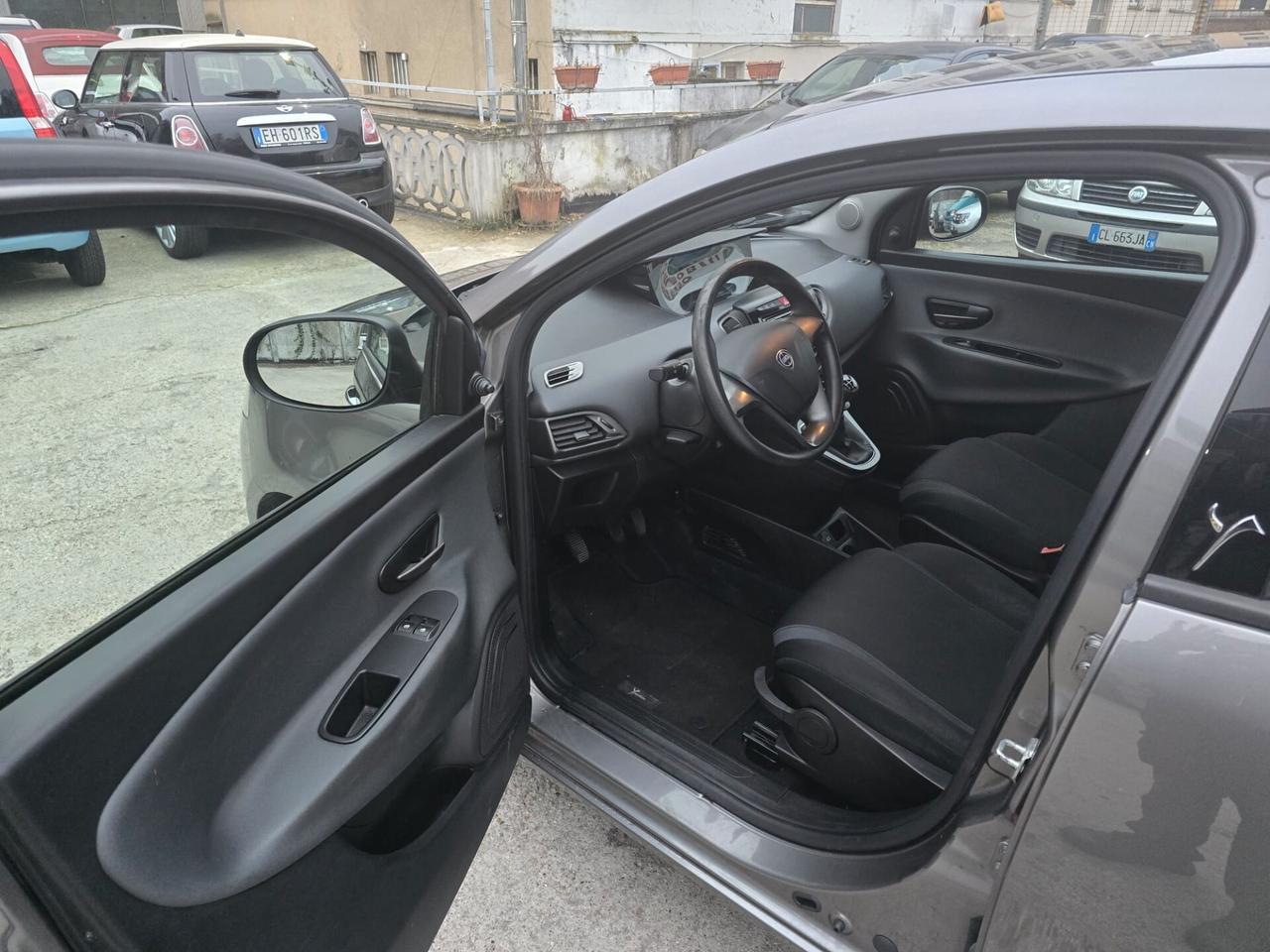 Lancia Ypsilon 1.2 69 CV 5 porte Silver