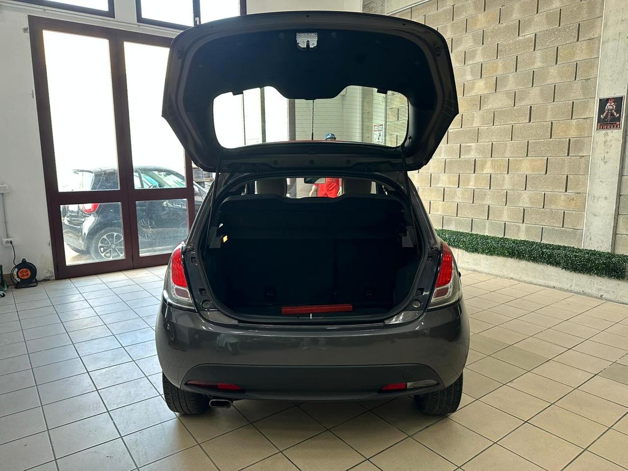 Lancia Ypsilon 1.2 69 CV 5 porte S&S Gold