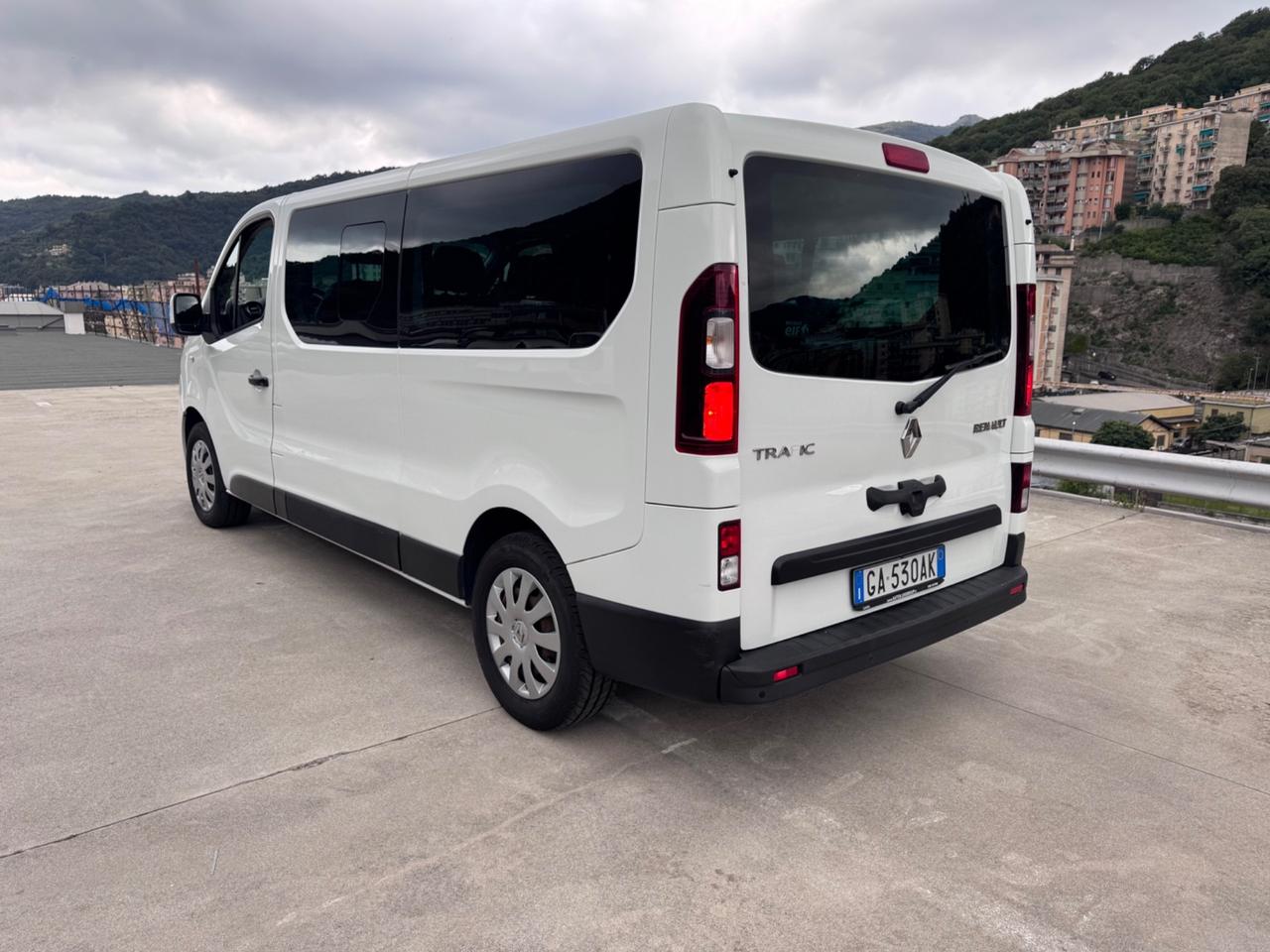 Renault Trafic T29 2.0 DCI EU6 PASSO LUNGO 9p +IVA