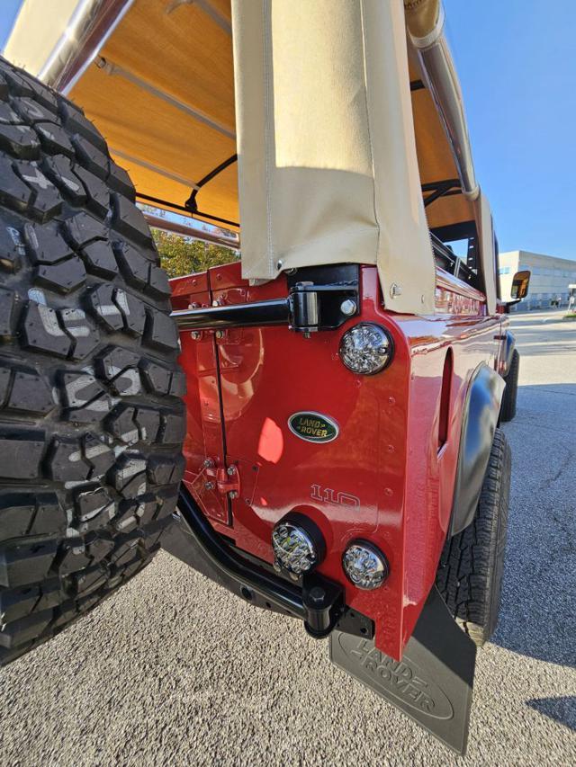 LAND ROVER Defender 110 2.5 Tdi cat S.W. County