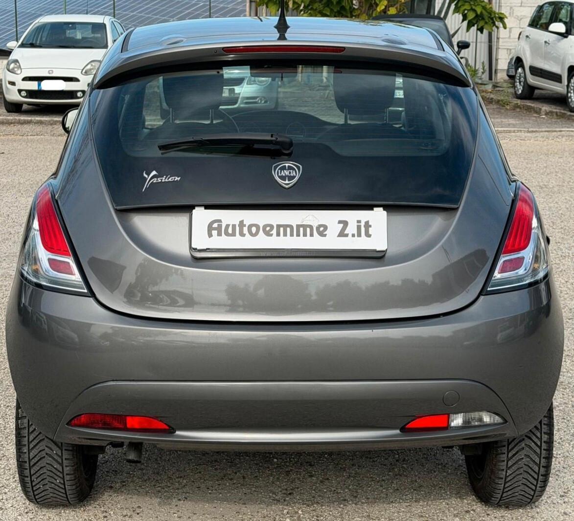 Lancia Ypsilon 1.2 69 CV 5 porte Silver