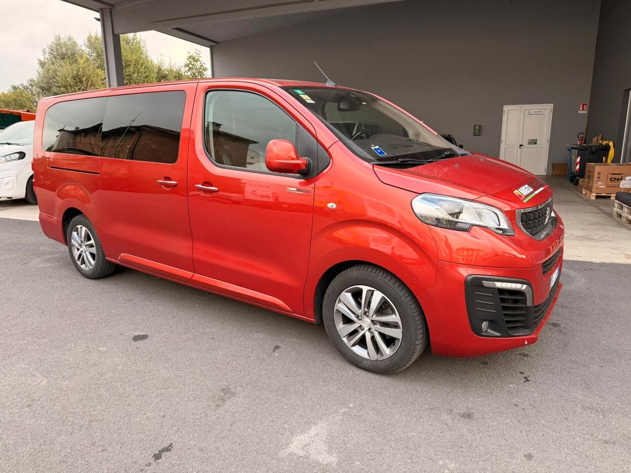 Peugeot Traveller BlueHDi 180 S&S EAT8 Long Business Vip
