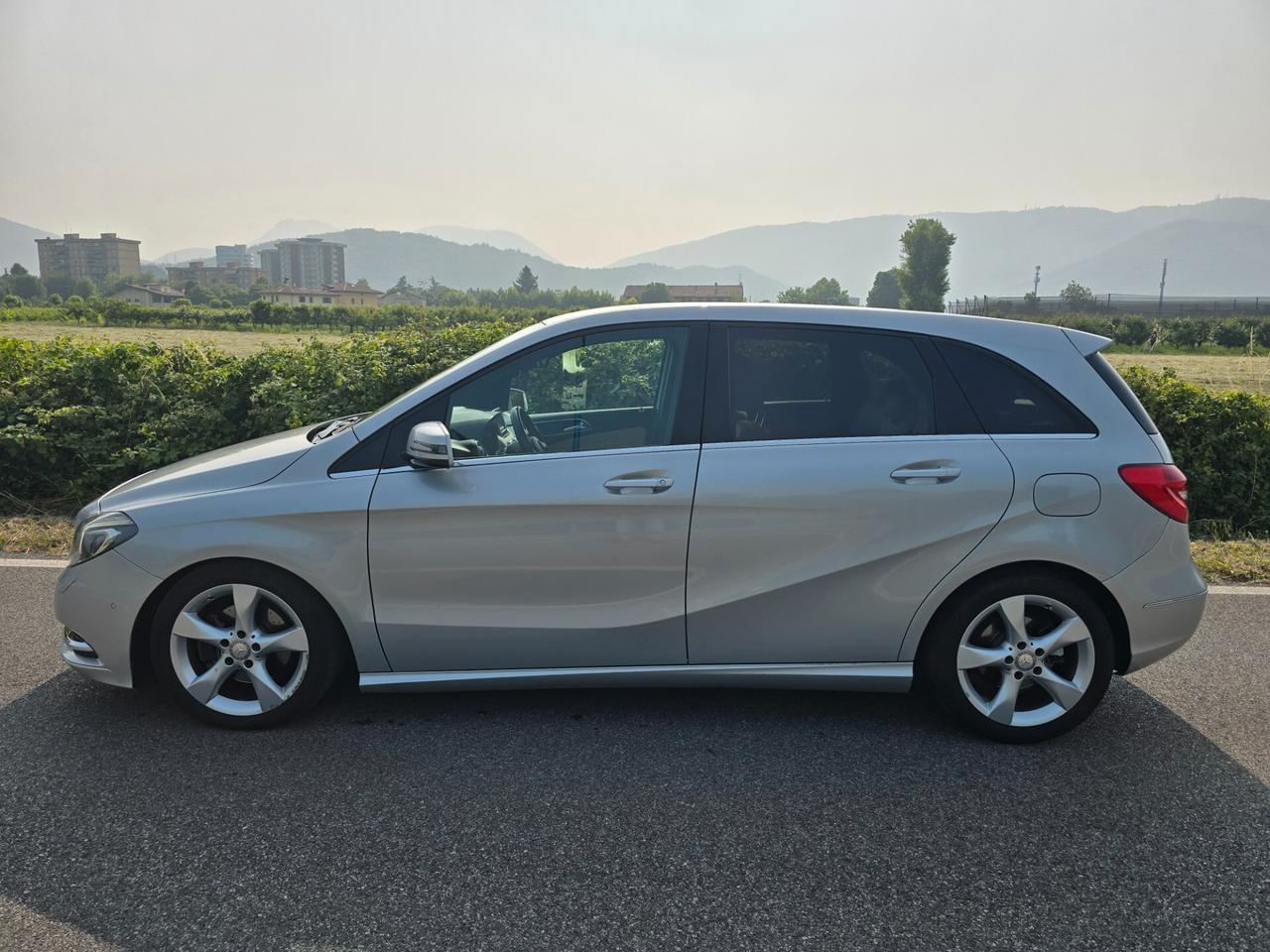 MERCEDES B180 PREMIUM AUTOMATICO