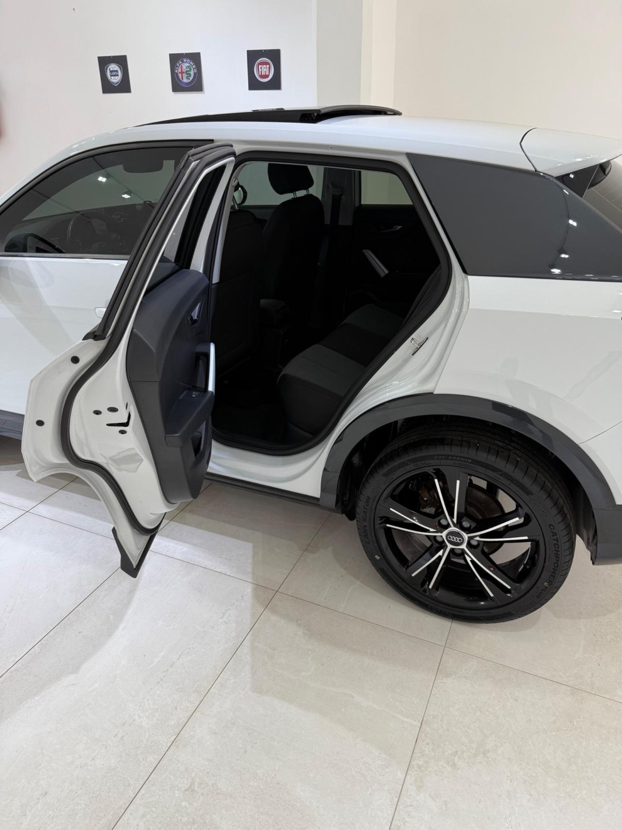 AUDI Q2 30 TDI S LINE EDITION CON TETTO APRIBILE E GANCIO TRAINO