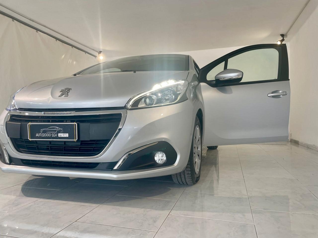 Peugeot 208 BlueHDi 75 5 porte NEOPATENTATI