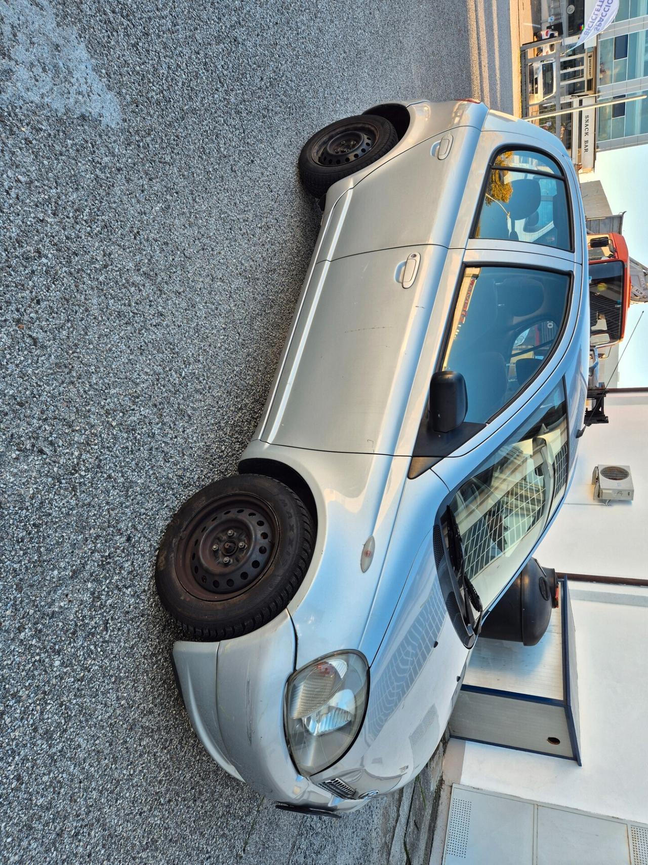 Toyota Yaris 1.0i 16V cat 5 porte