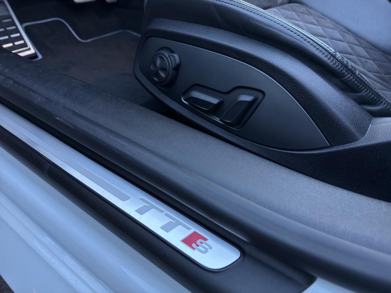 Audi TTS Roadster 2.0 TFSI 310 CV S tronic quattro.