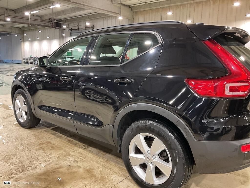 Volvo XC40 2.0D D3 150CV 6M. MOMENTUM CORE ( FARI LED - COCKPIT NAVI CRUISE SENSORI POST. )