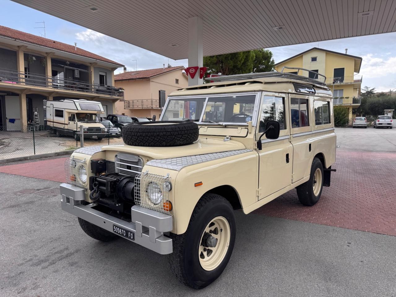 Land Rover Defender 109D