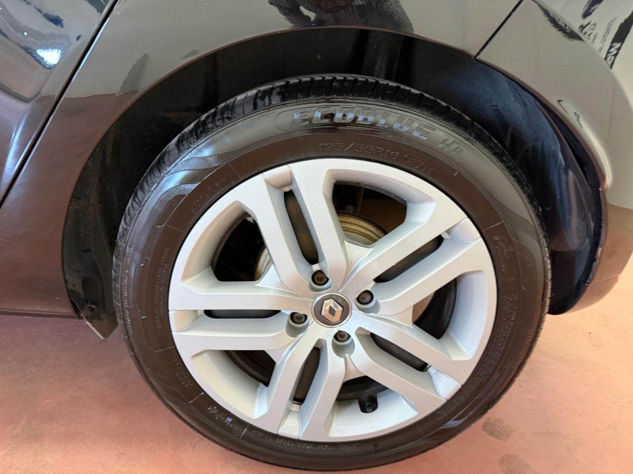 Renault Clio dCi 8V 90 CV 5 porte Moschino Intens