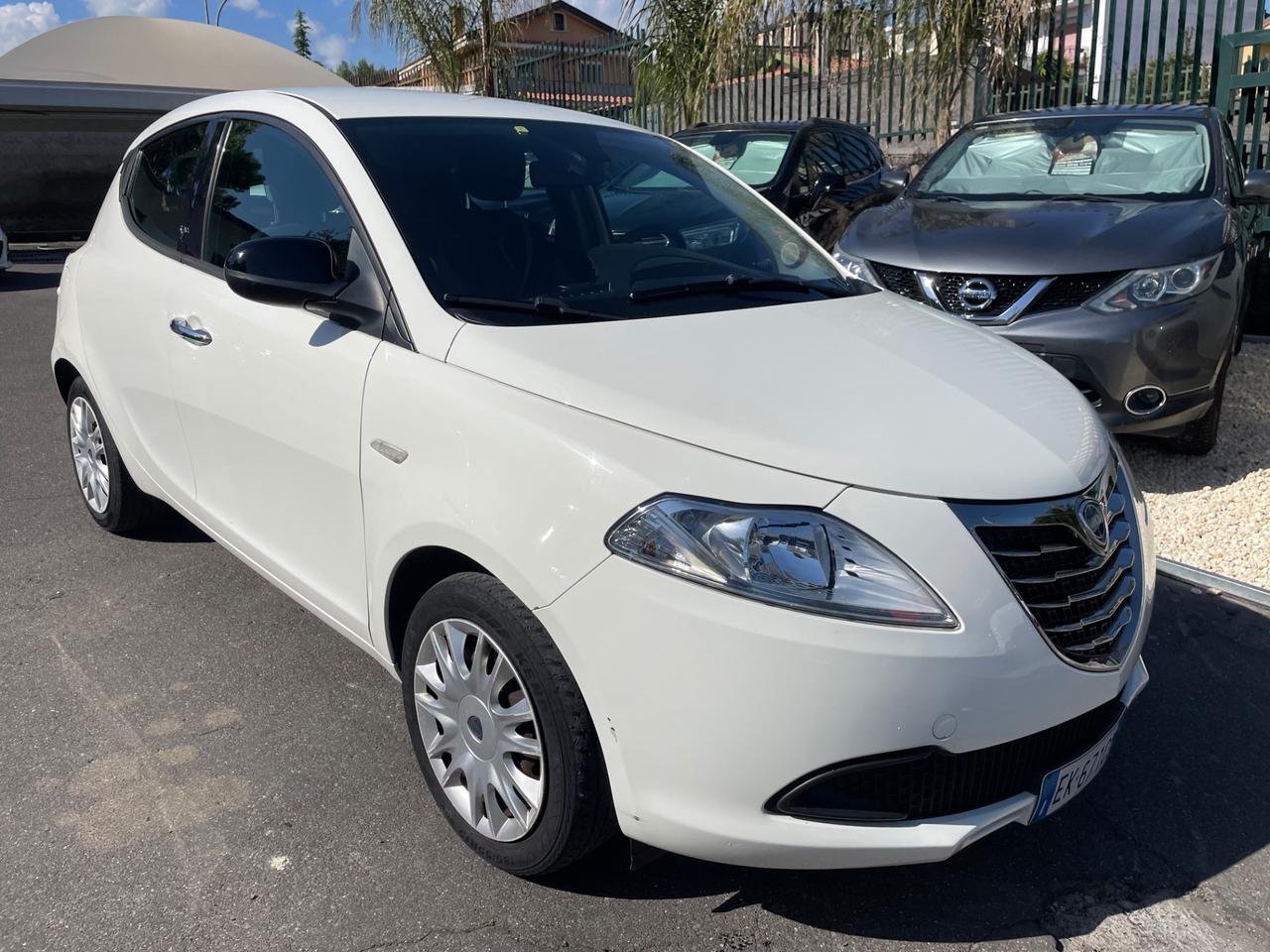 Lancia Ypsilon 1.2 69 CV 5 porte S&S Silver