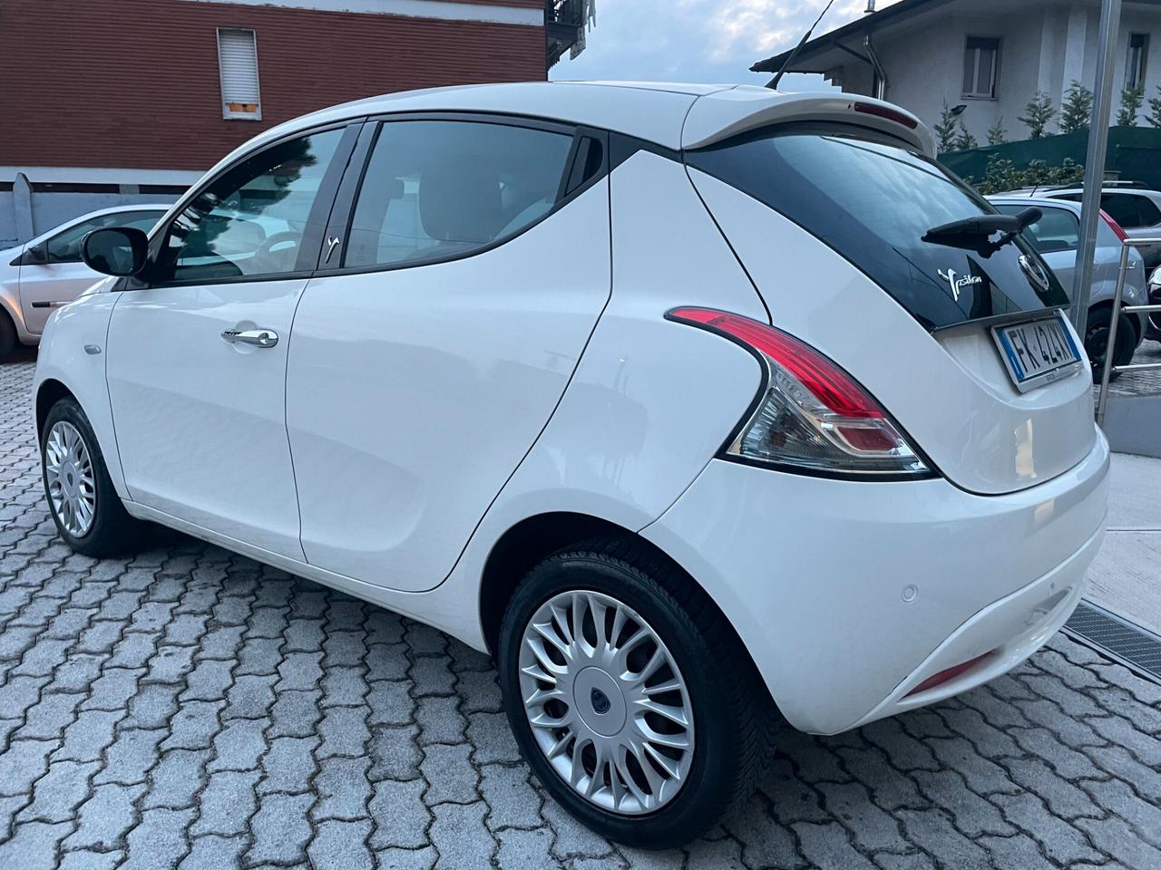 Lancia Ypsilon 1.2 Platinum 69cv NEOPATENTATI