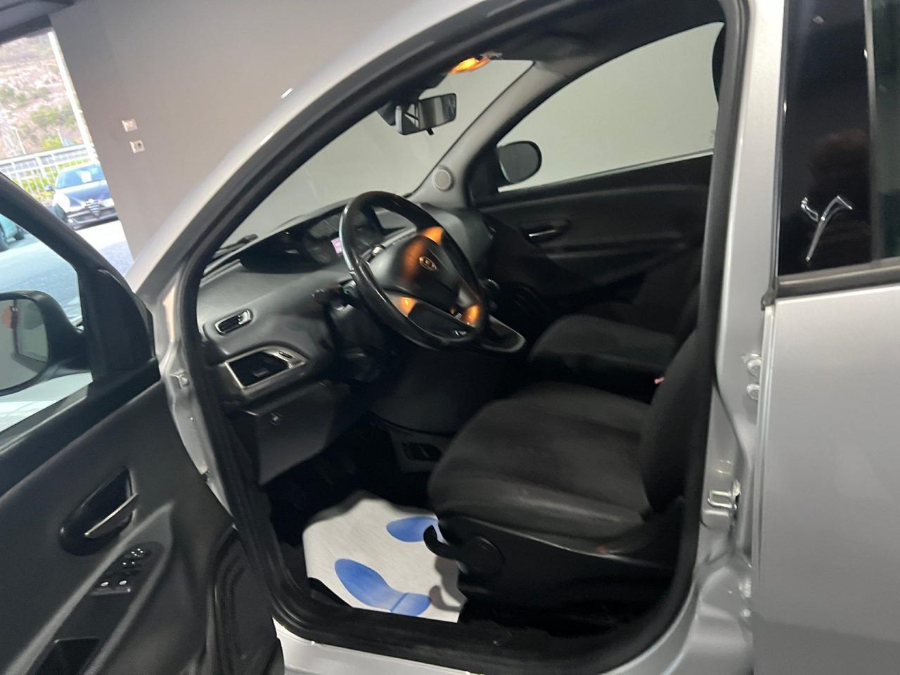 Lancia Ypsilon 1.2 69 CV 5 porte Platinum Ecochic GPL