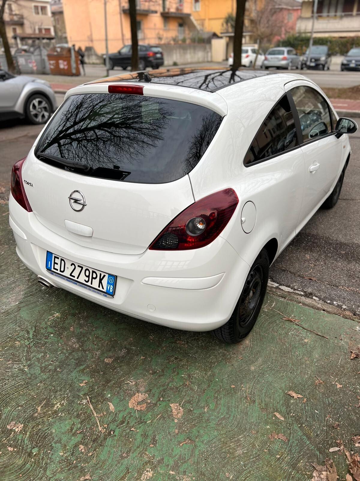 Opel Corsa 1.4 16V 3 porte b-color X NEOPATENTATI