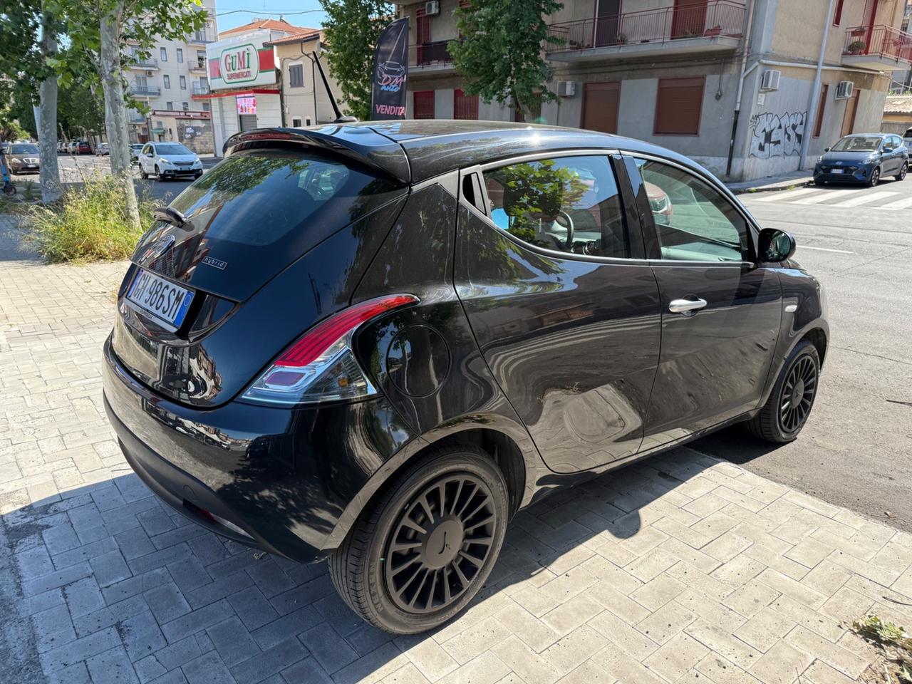 Lancia Ypsilon 1.0 FireFly 5 porte S&S Hybrid Ecochic A. Ferretti