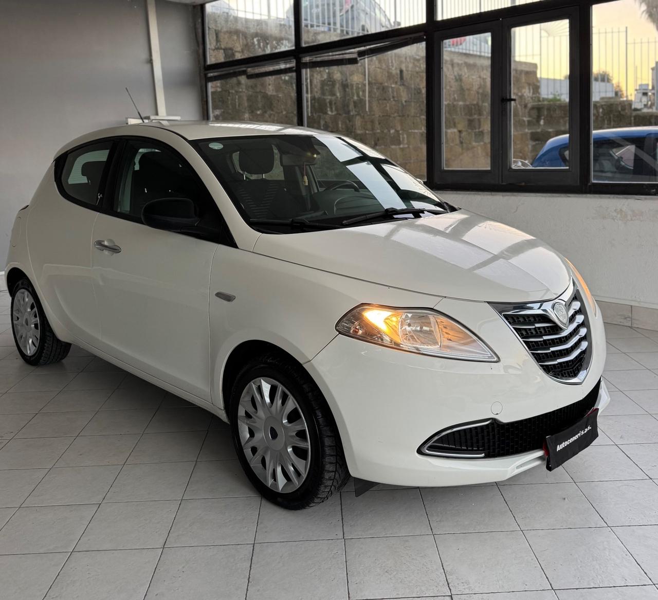 Lancia Ypsilon 1.2 69 CV 5 porte Gold