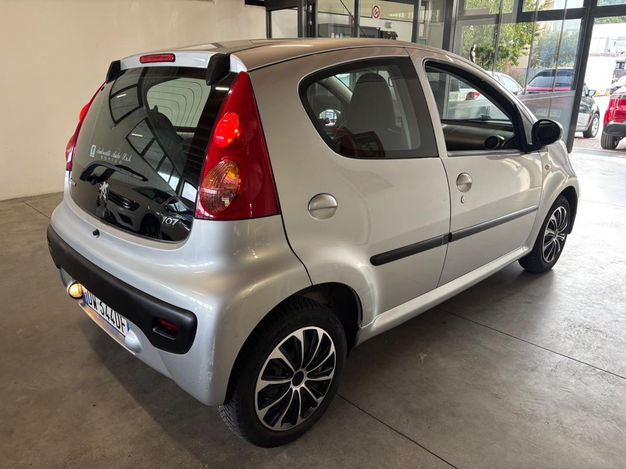 Peugeot 107 1.0 BENZINA 5 porte | OK NEOPATENTATI |