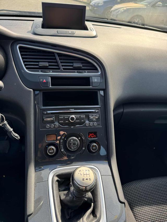 PEUGEOT 5008 1.6 HDi 112CV Business