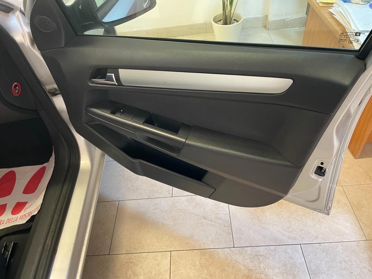 Opel Astra 5p 1.4 GPL FULL TAGLIANDATA NEOPATENTATI