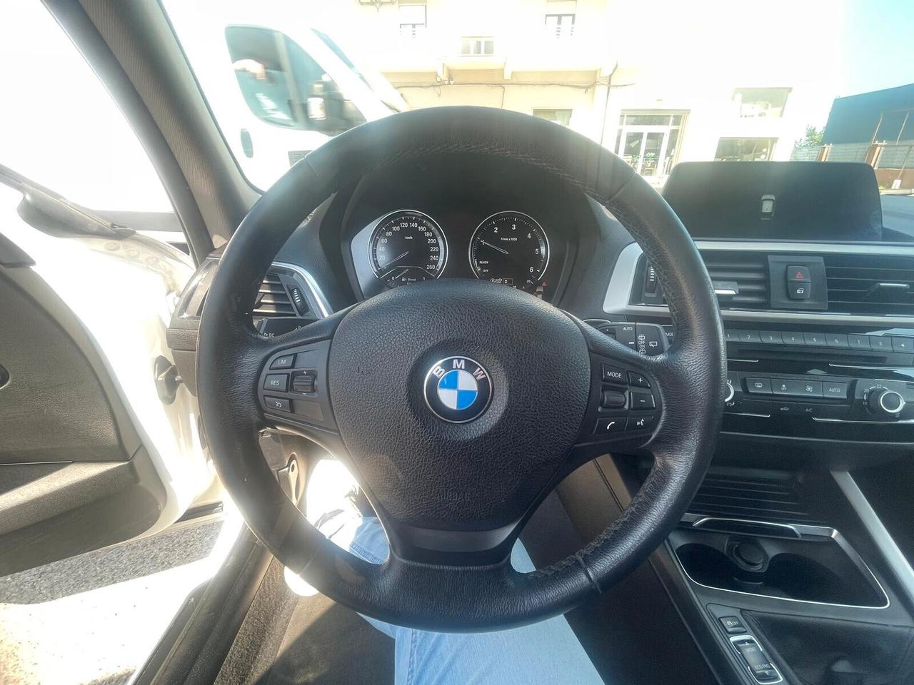 Bmw 116 116d 5p. Advantage