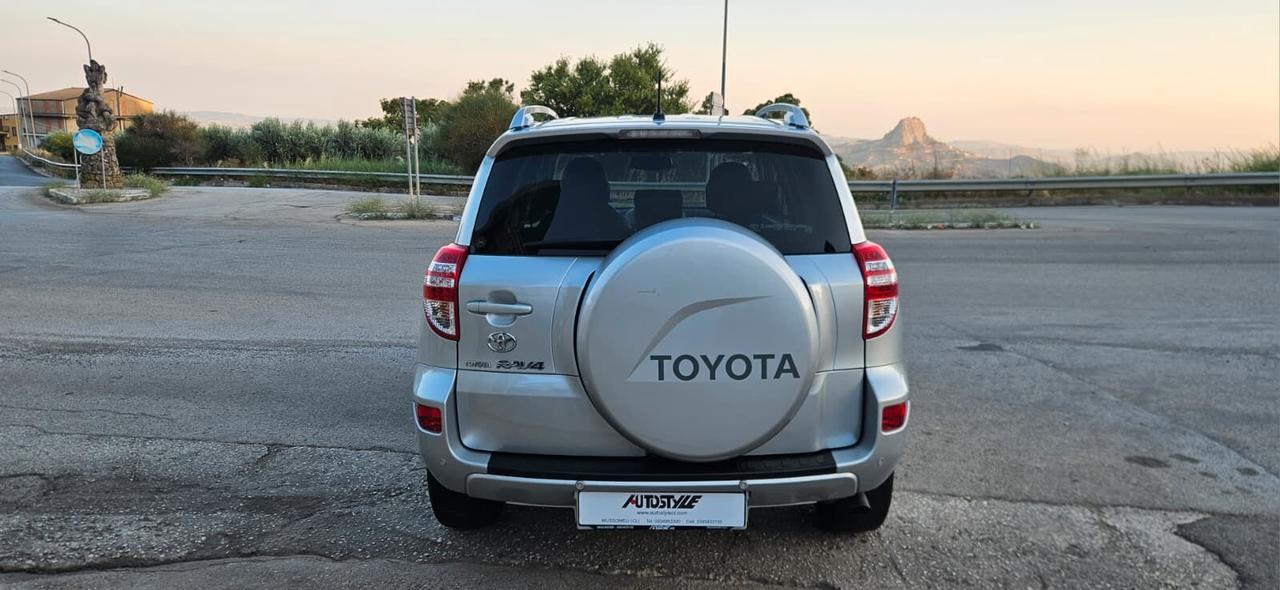 Toyota RAV 4 2.2 D-4D 150 CV Lounge (4x4)