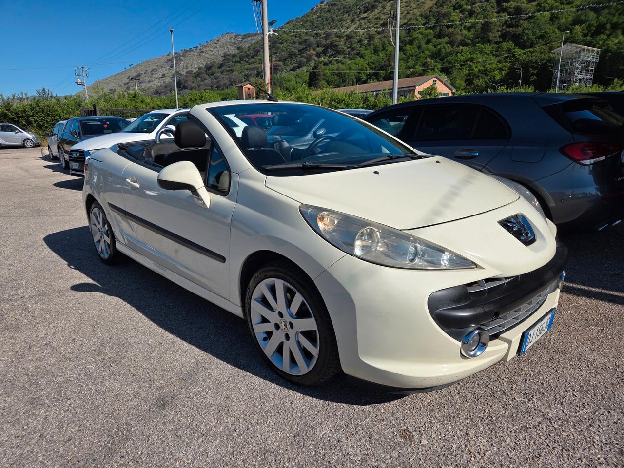 Peugeot 207 1.6 HDi 110CV CC Féline