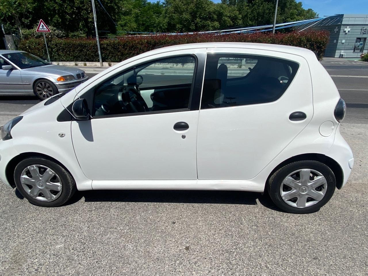 Toyota Aygo 1.0 12V VVT-i 5 porte Now Connect
