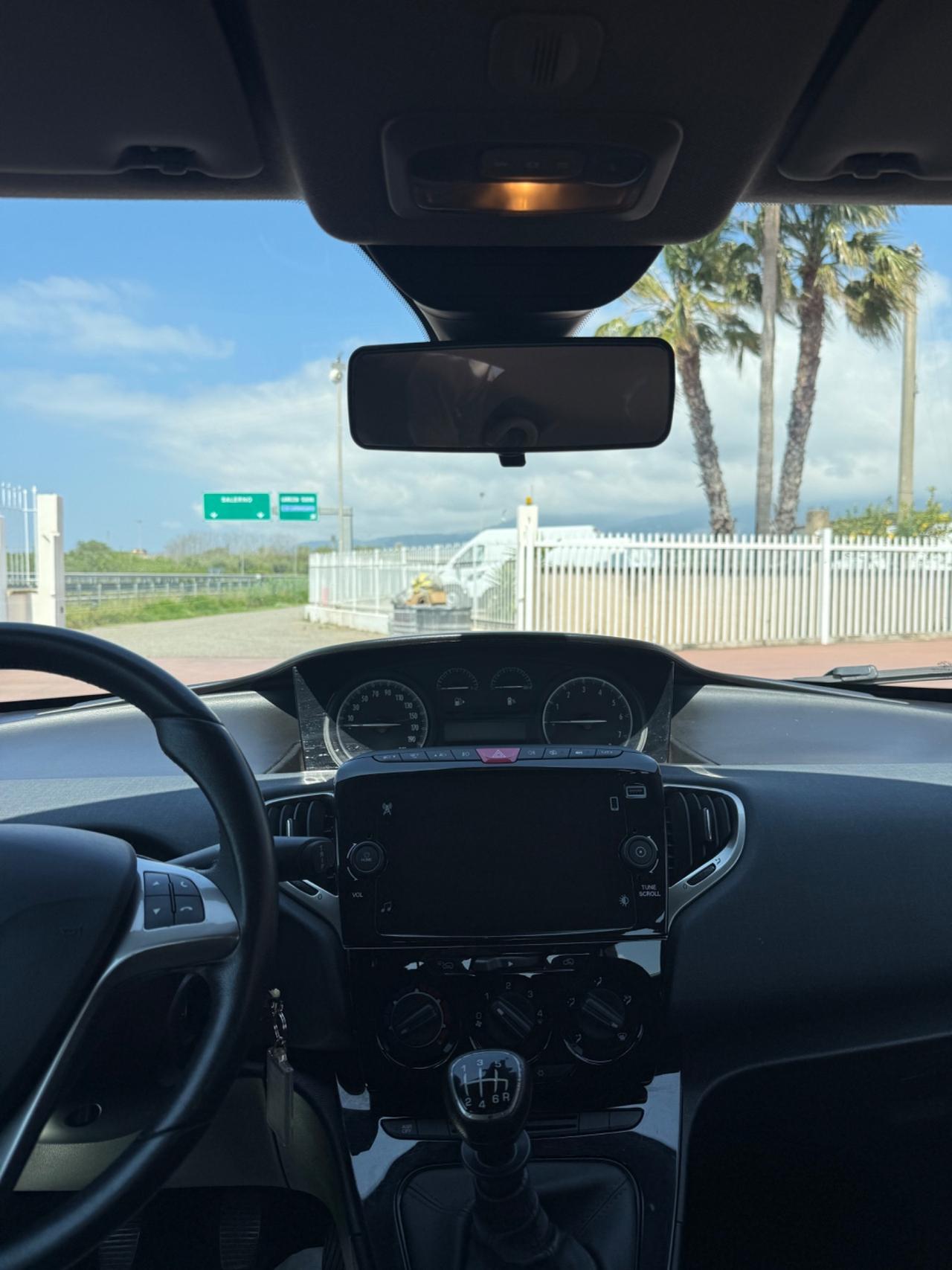 Lancia Ypsilon 1.0 Hybrid 69cv