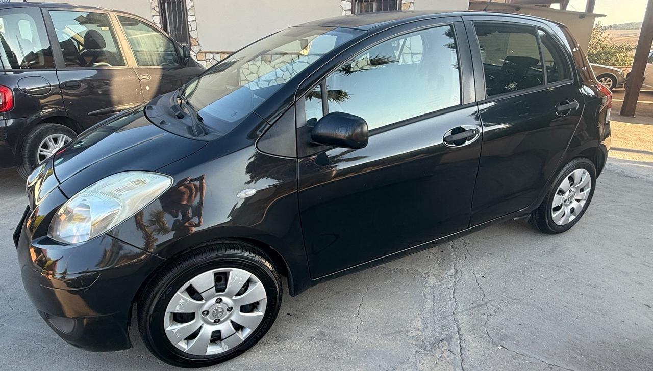 Toyota Yaris 1.0 5 porte