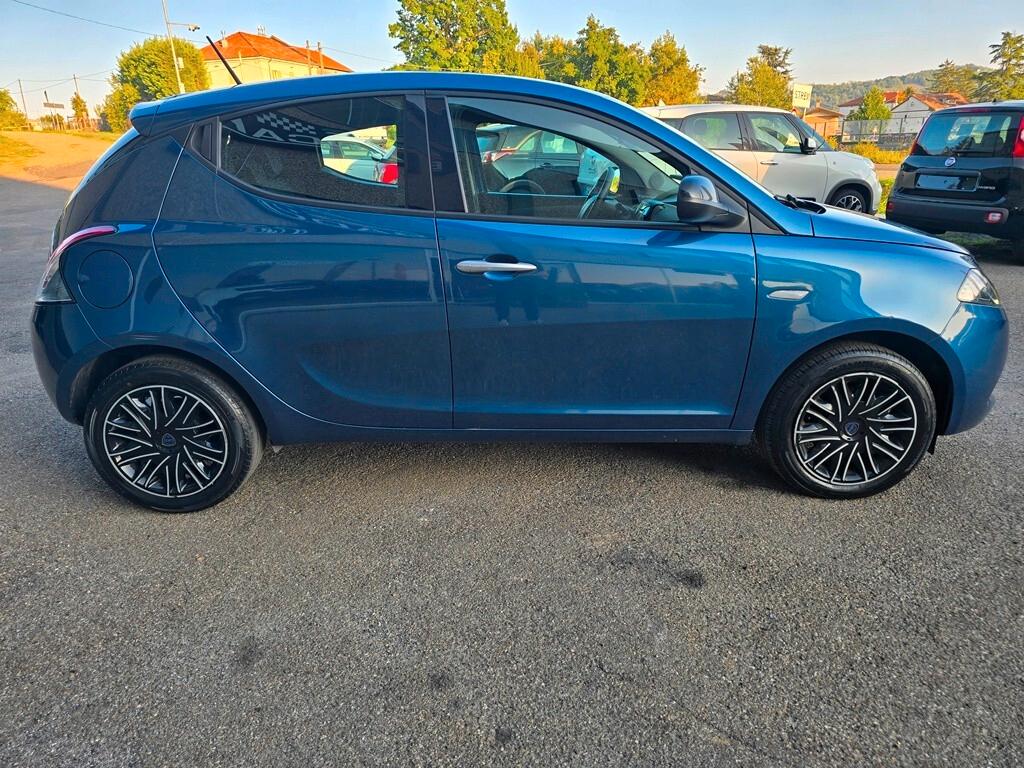 Lancia Ypsilon 1.0 FireFly 5 porte S&S Hybrid Silver Plus
