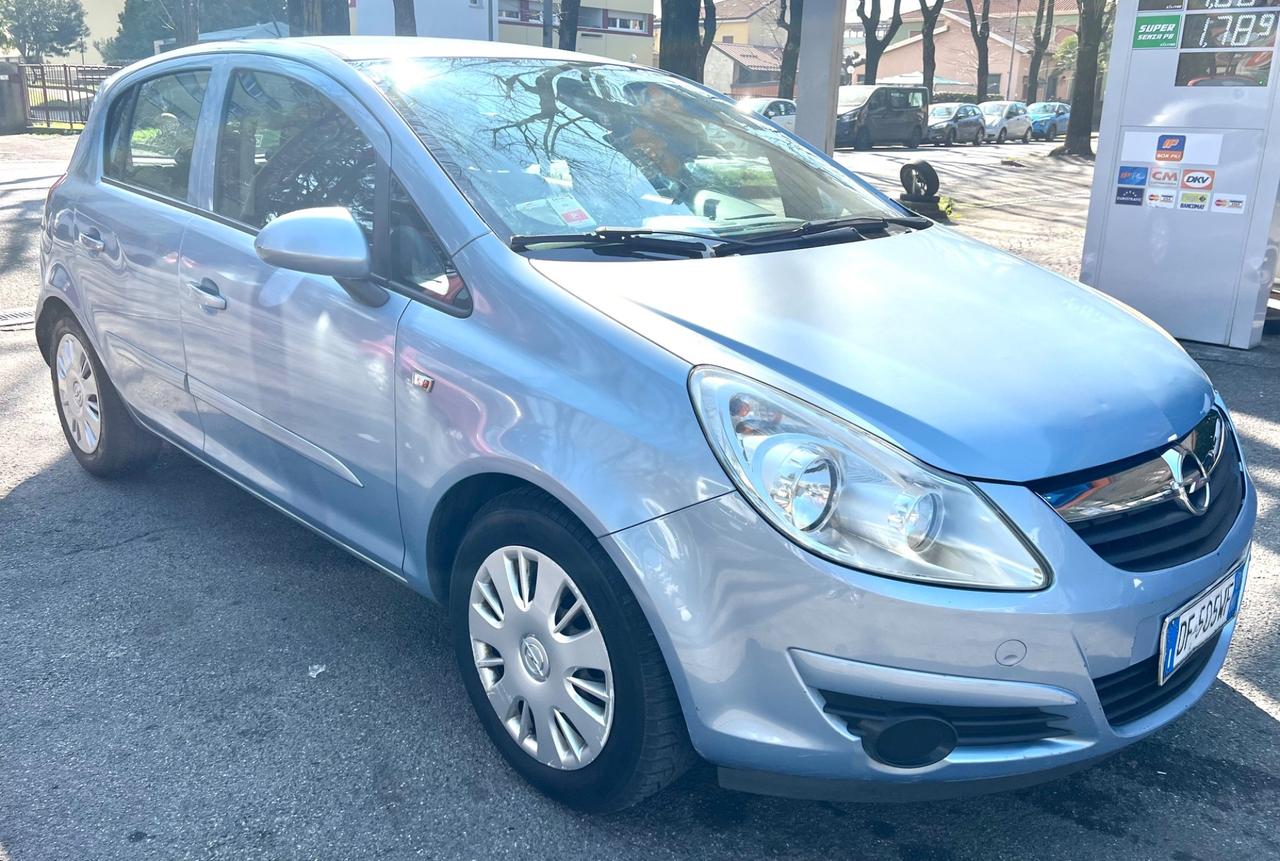 Opel Corsa 1.2 benzina AUTOMATICA OK NEOPATENTATI