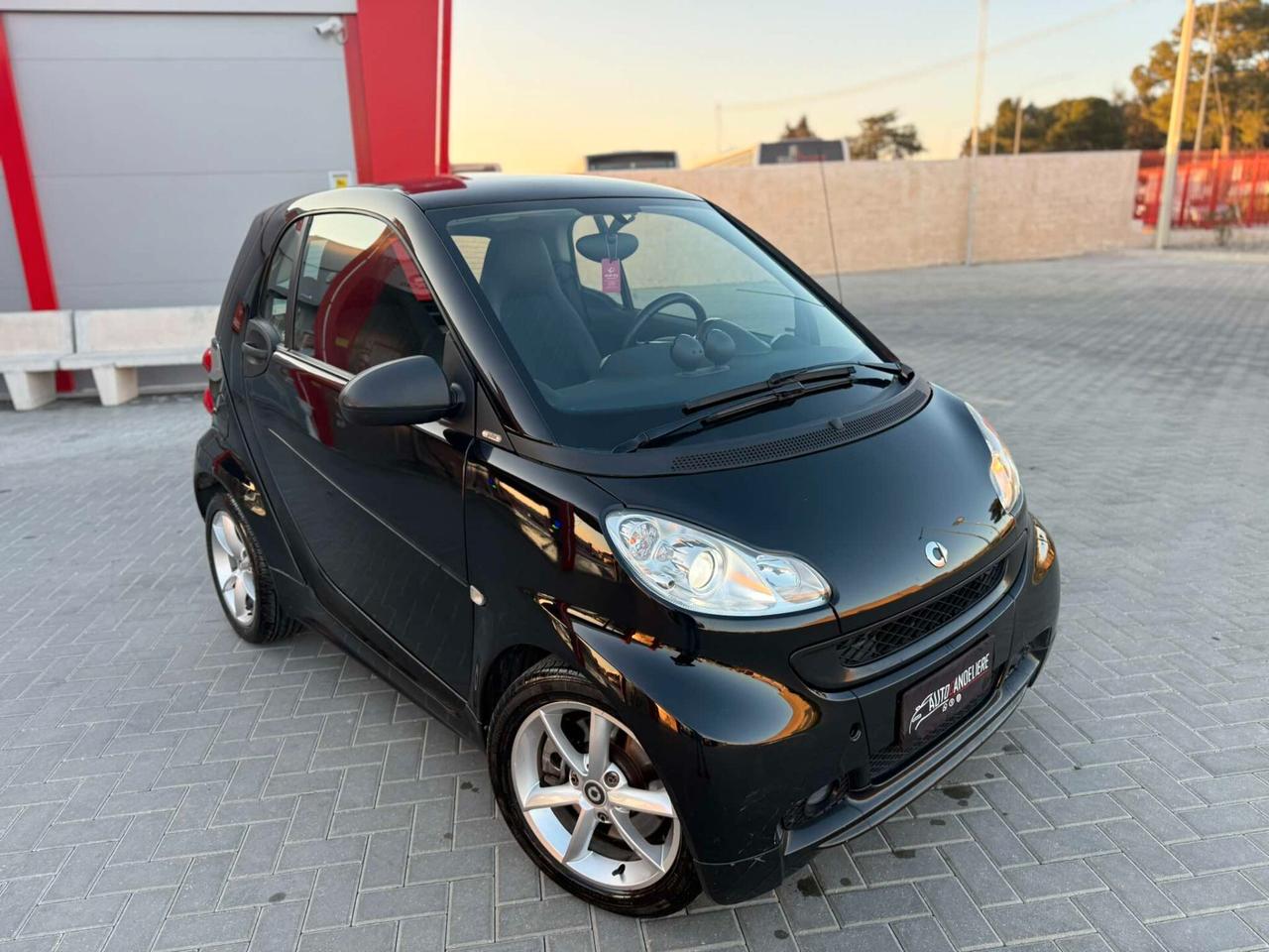 Smart ForTwo 1000 52 kW coupé passion/LED/NAVI/PELLE/BELLA