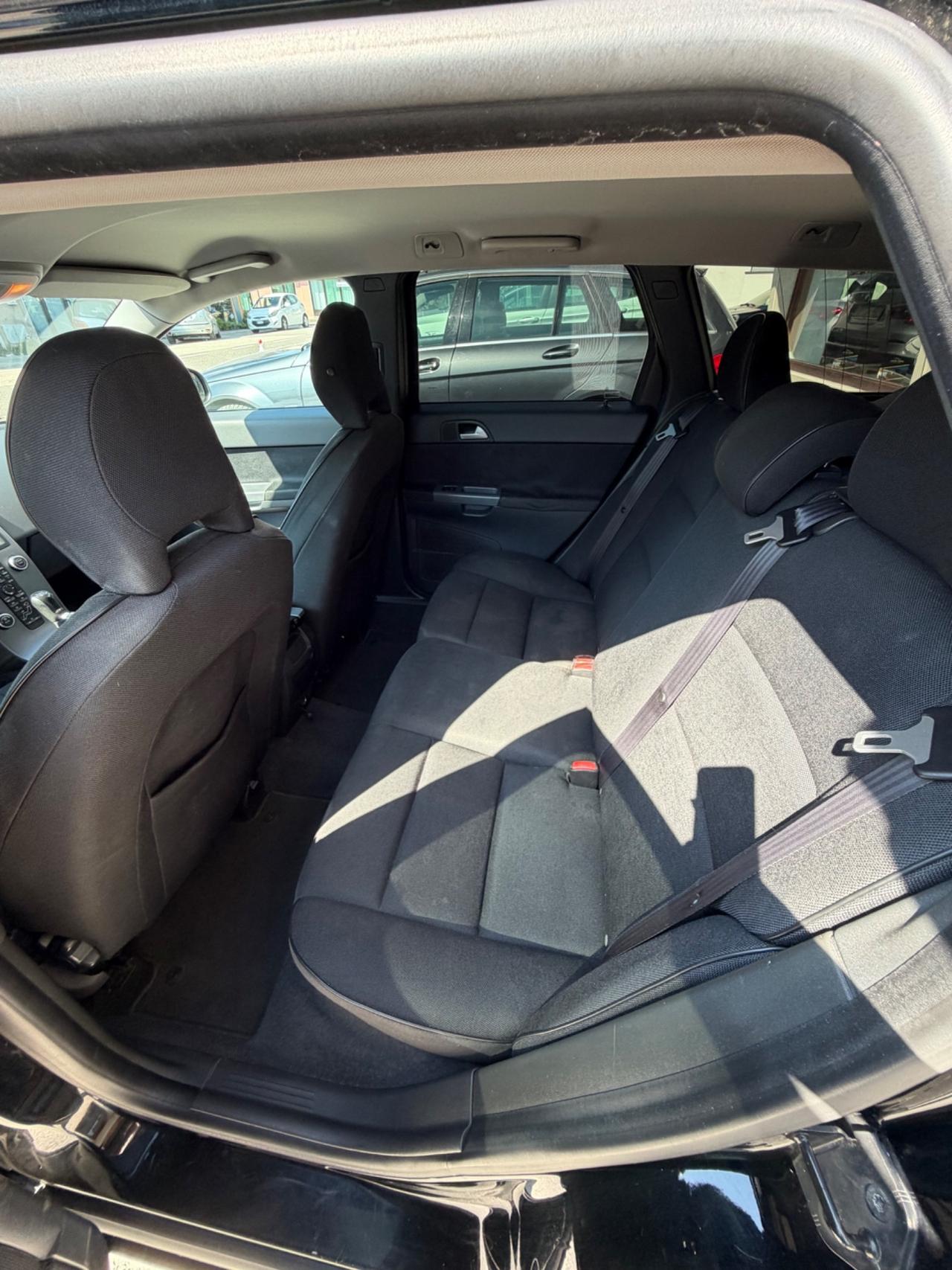 Volvo V50 D2 R-design
