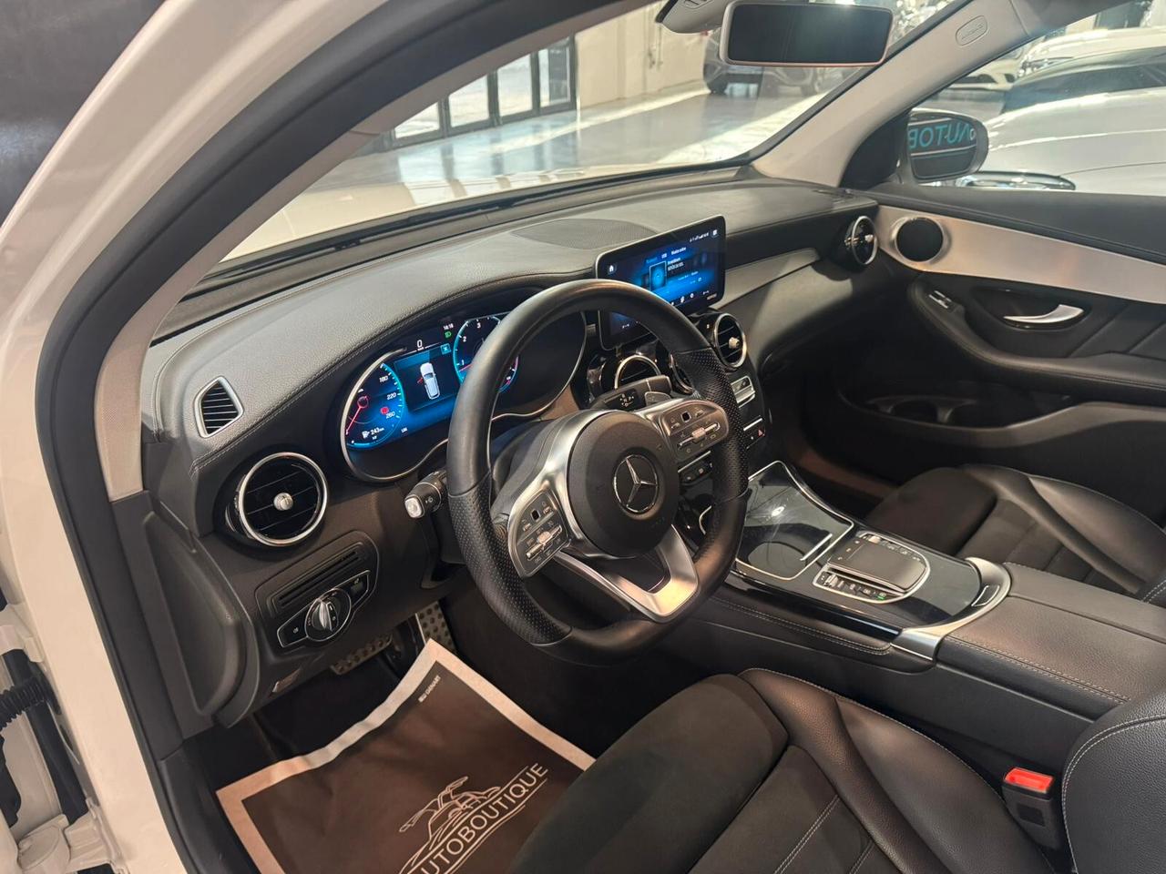 Mercedes-Benz GLC 200 d 4Matic Premium AMG Line/19"/PNEUM/FULL LED