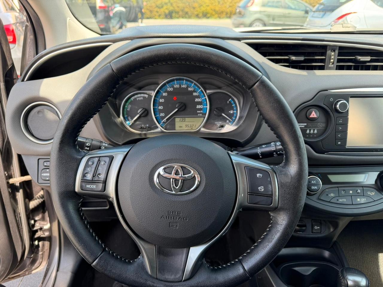 Toyota Yaris 1.5 Hybrid Automatica – GARANZIA 12 MESI!