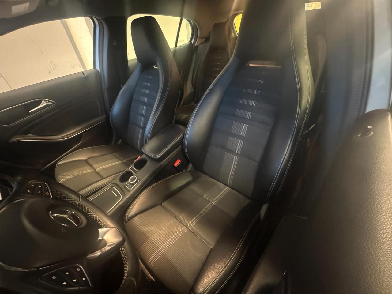 Mercedes-Benz GLA 180 180 d Sport auto UNICO PROPRIETARIO