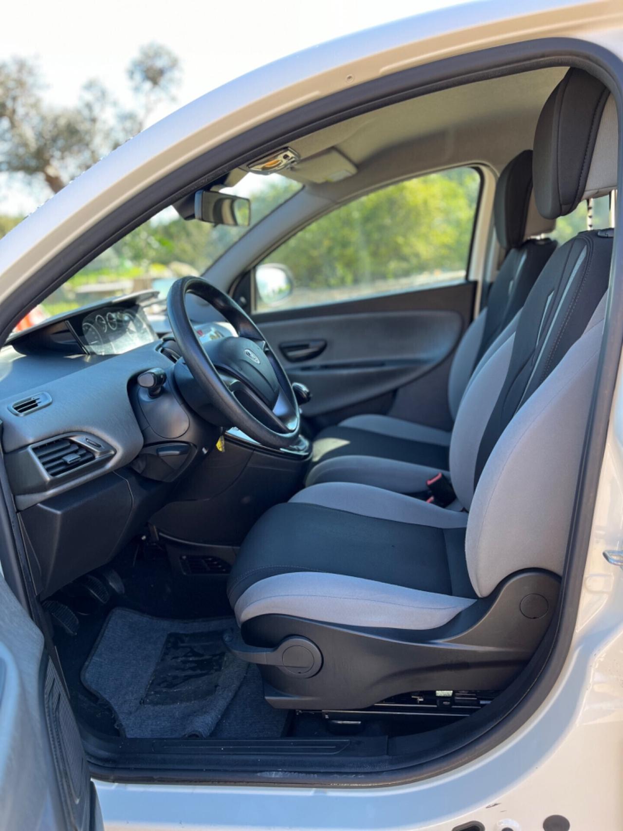 Lancia Ypsilon 1.2 69 CV