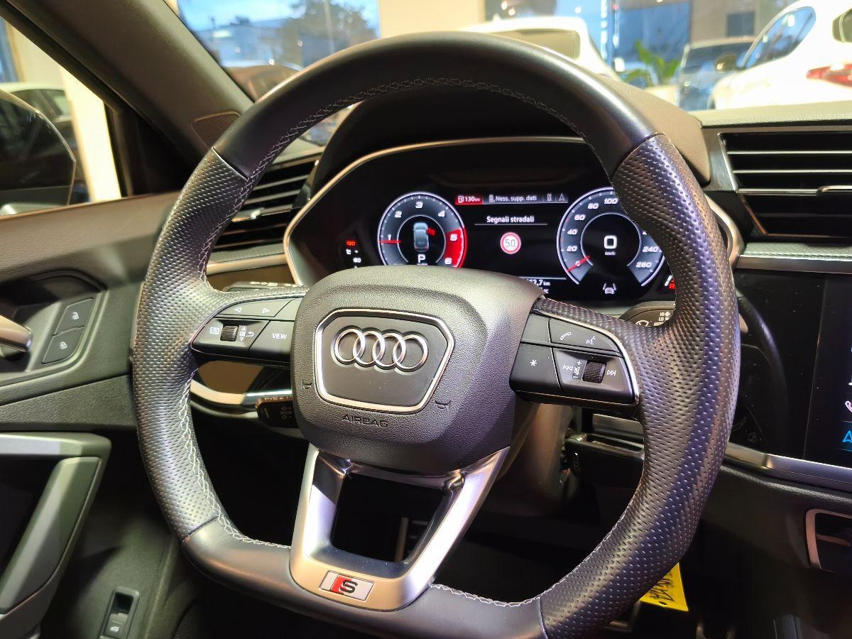 AUDI Q3 Sportback SPB 40 TDI Identity Black S-line