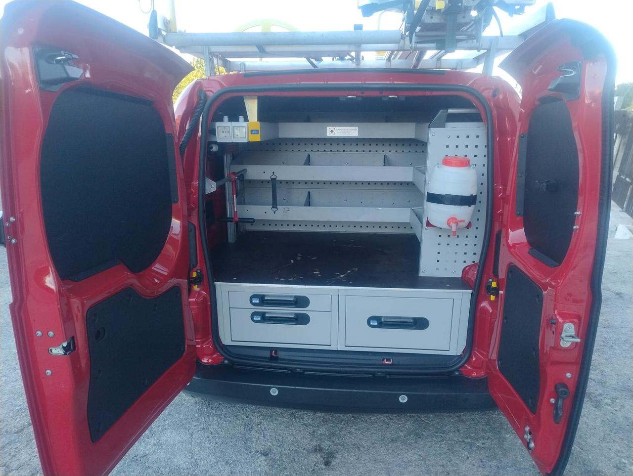 Fiat Fiorino 1.3 Mjet Adventure 95Cv Allestito