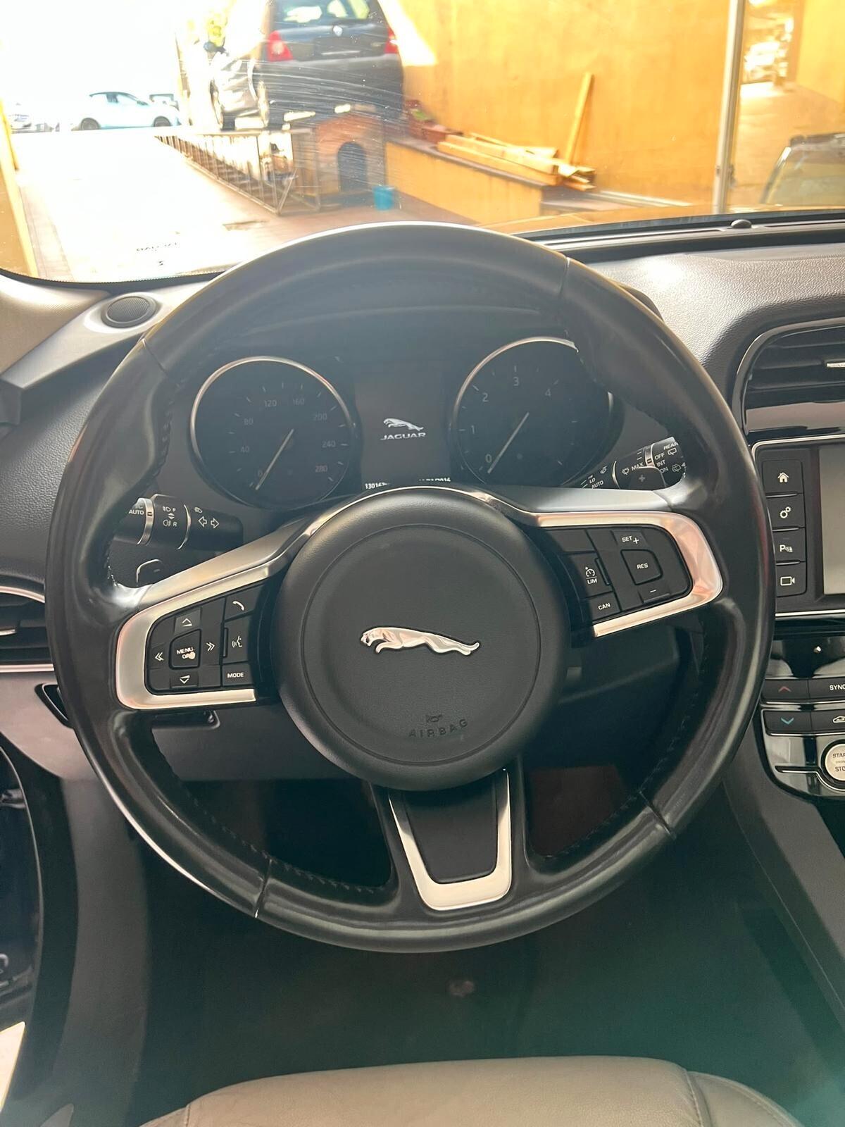 Jaguar F-Pace 2.0 D 180 CV AWD Pure
