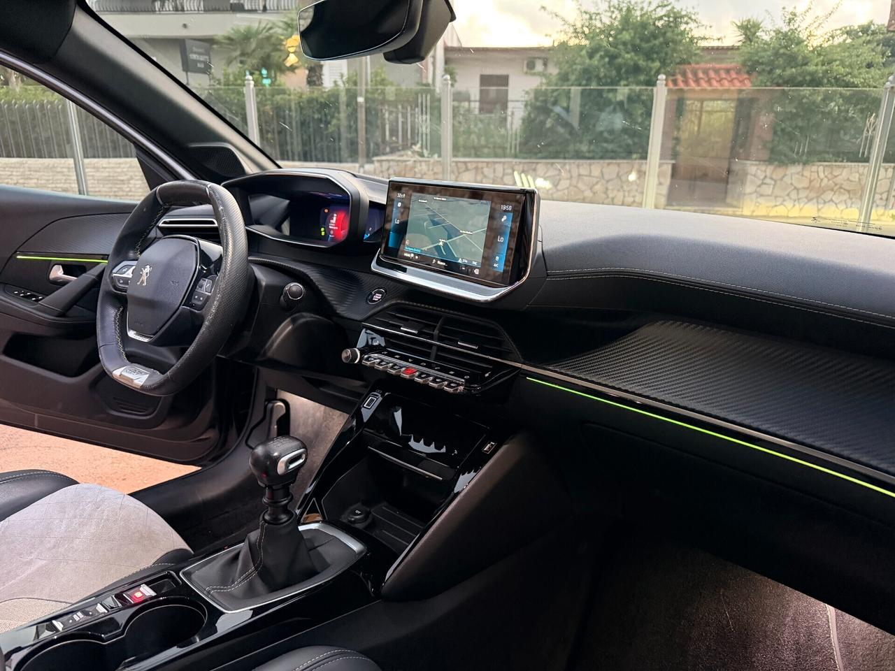 Peugeot 208 BlueHDi 100 CV- GT LINE- 2021-FULL