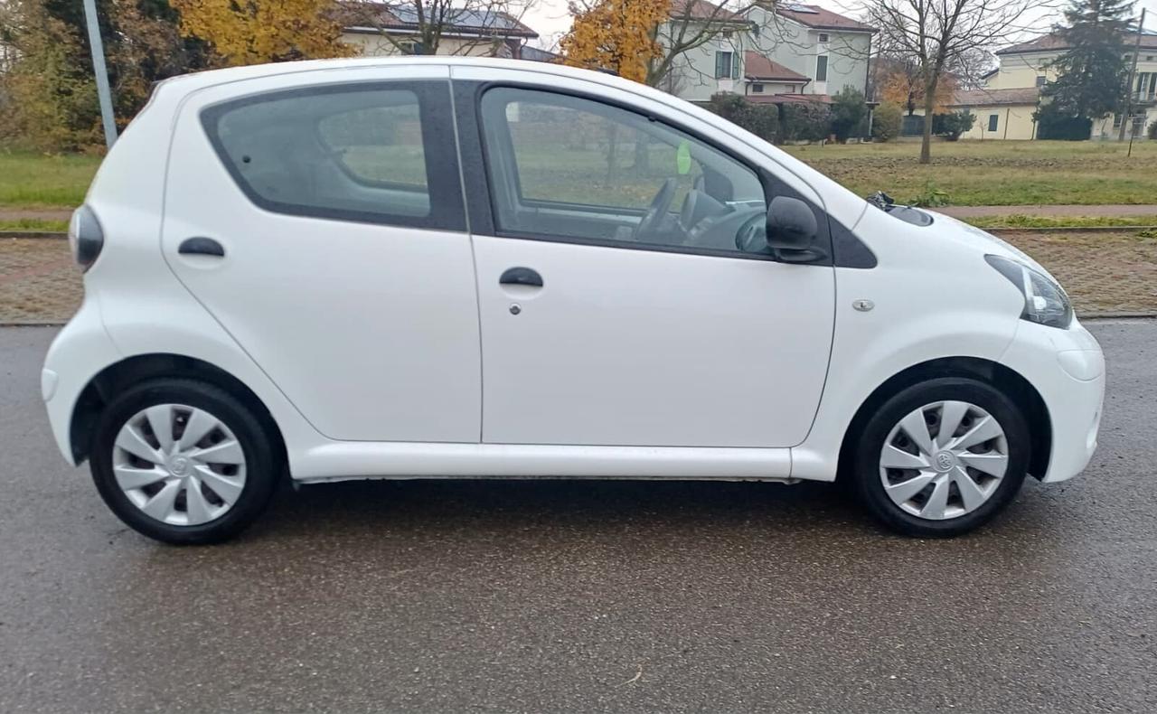 Toyota Aygo 1.0 12V VVT-i 5 porte Cool Soda Connect