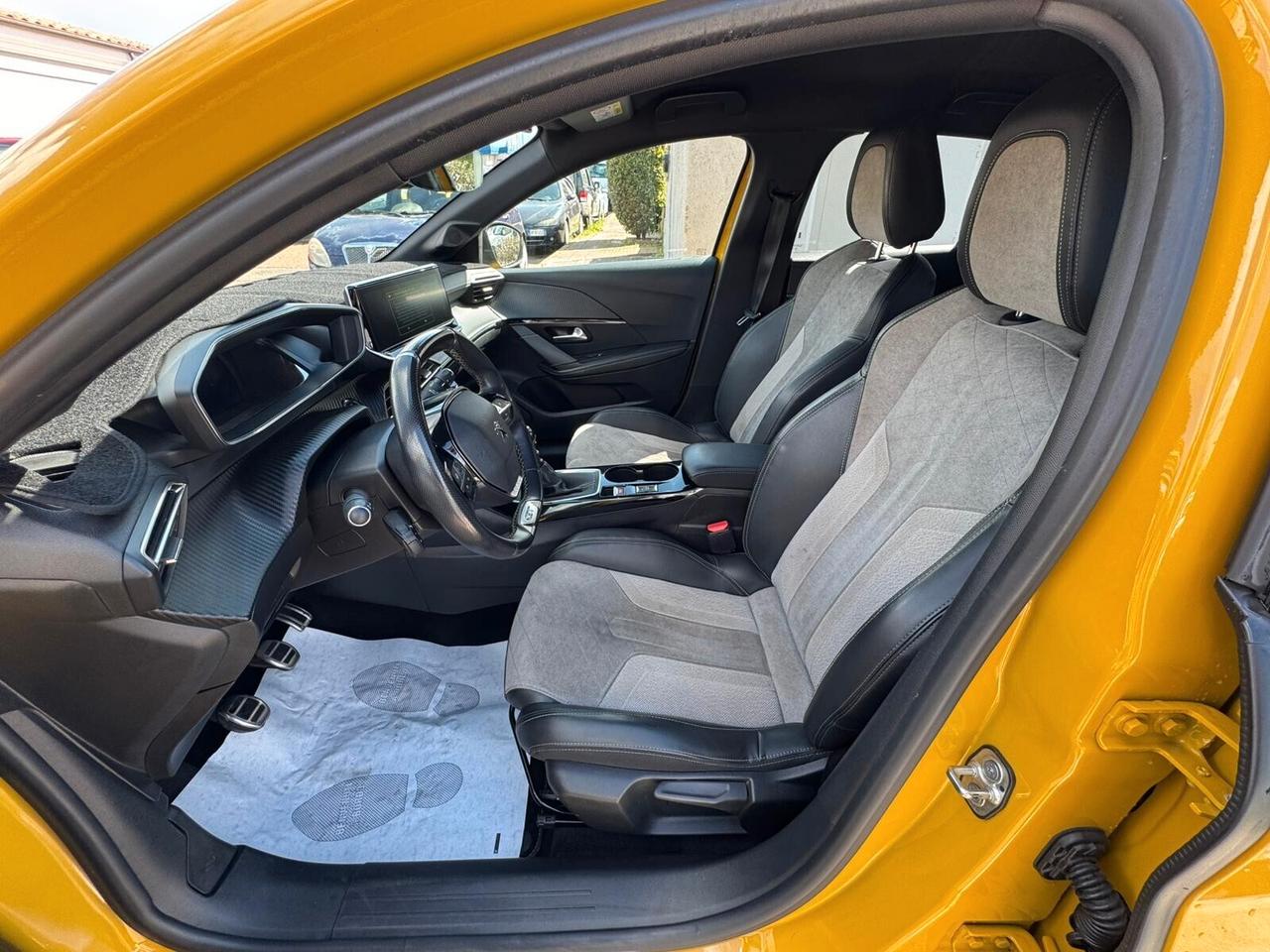 Peugeot 208 GT LINE - NEOPATENTATI