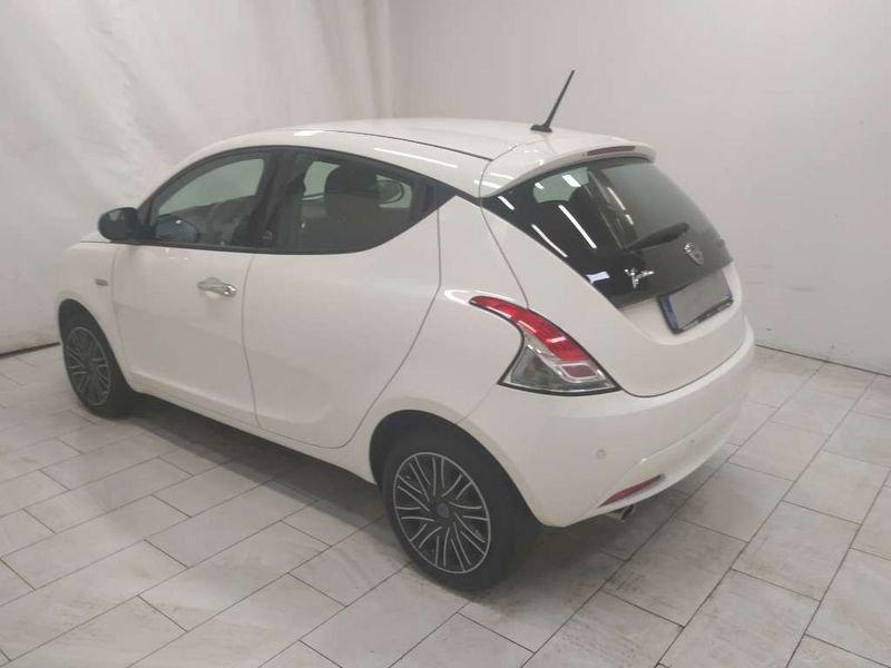 Lancia Ypsilon 1.0 firefly hybrid Silver s&s 70cv