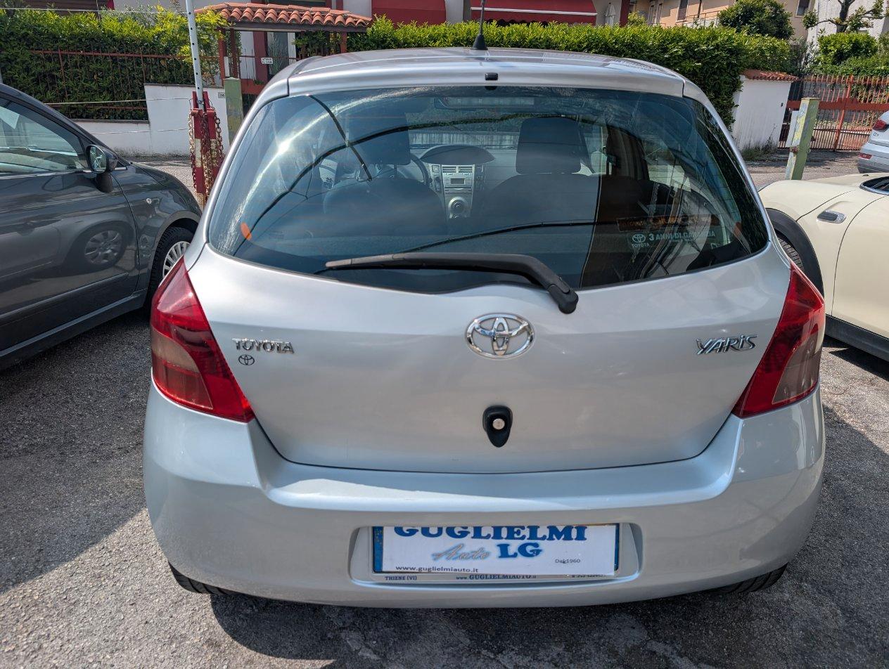 Toyota Yaris 5P 1.0 km 59.999 Neopatent. benzina Sol