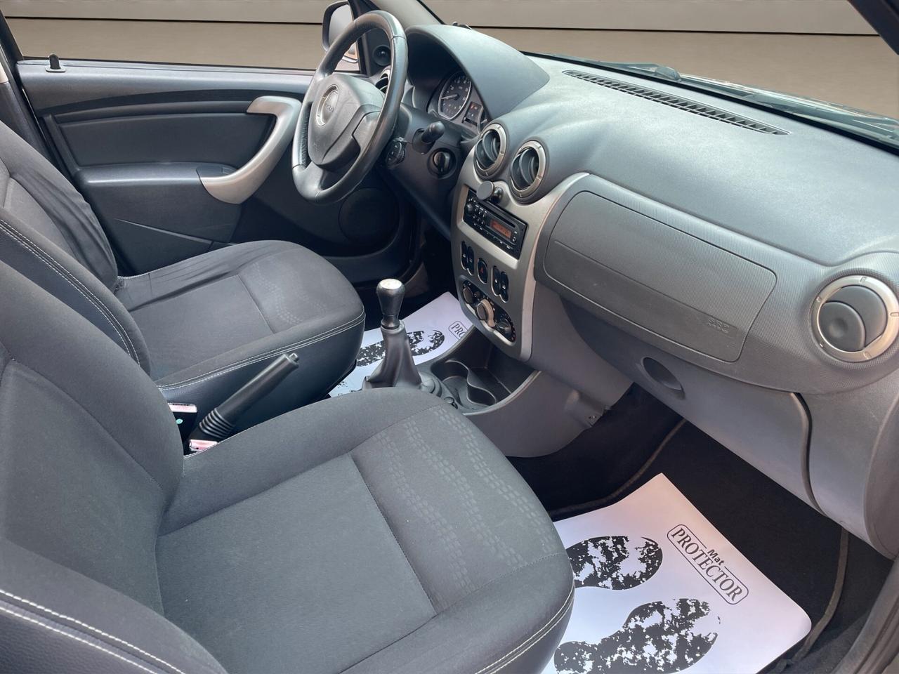 Dacia Sandero NEOPATENTATI - GOMME NUOVE