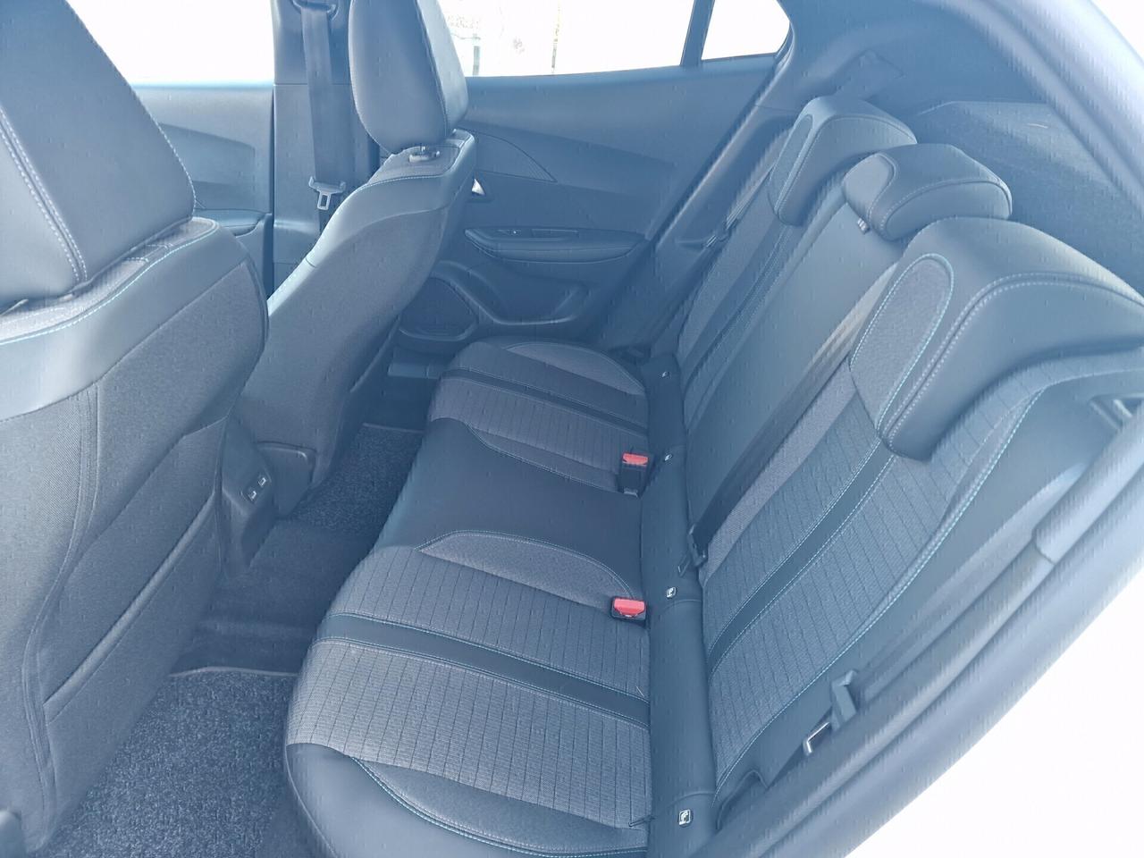 Peugeot 2008 BlueHDi 130 S&S EAT8 Allure Pack 2022