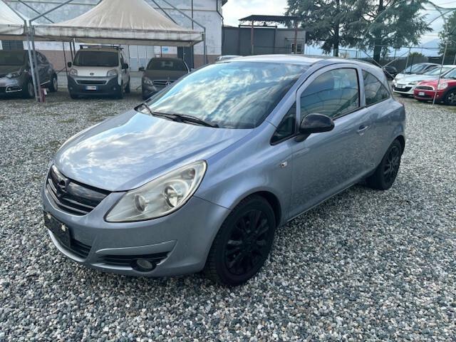 Opel Corsa 1.2 3 porte Cosmo