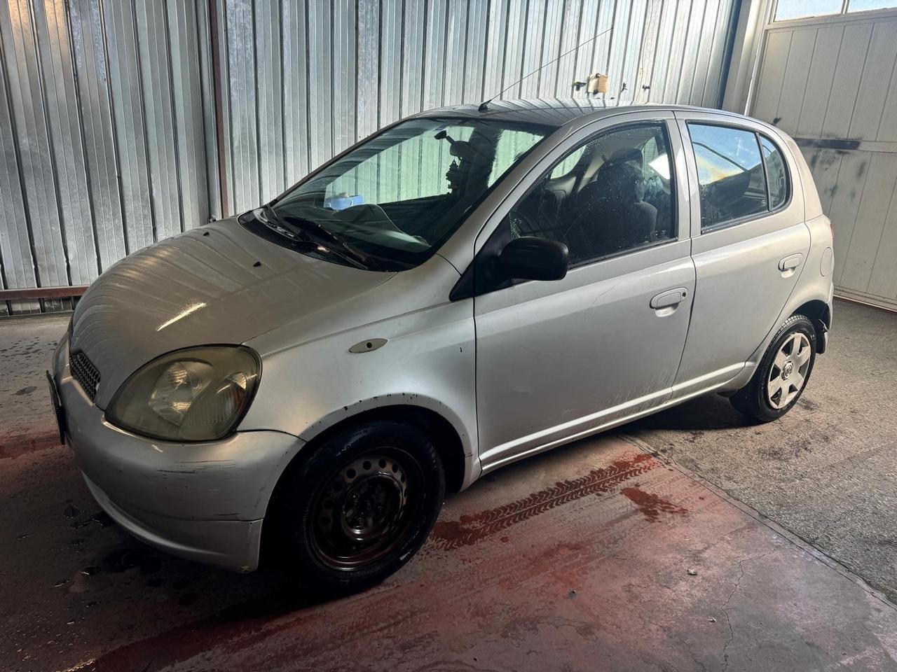 Toyota Yaris 1.0i 16V cat 5 porte Sol