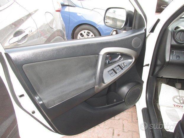 Toyota RAV 4 2.2 D-4D 4x4 DA VETRINA 2011